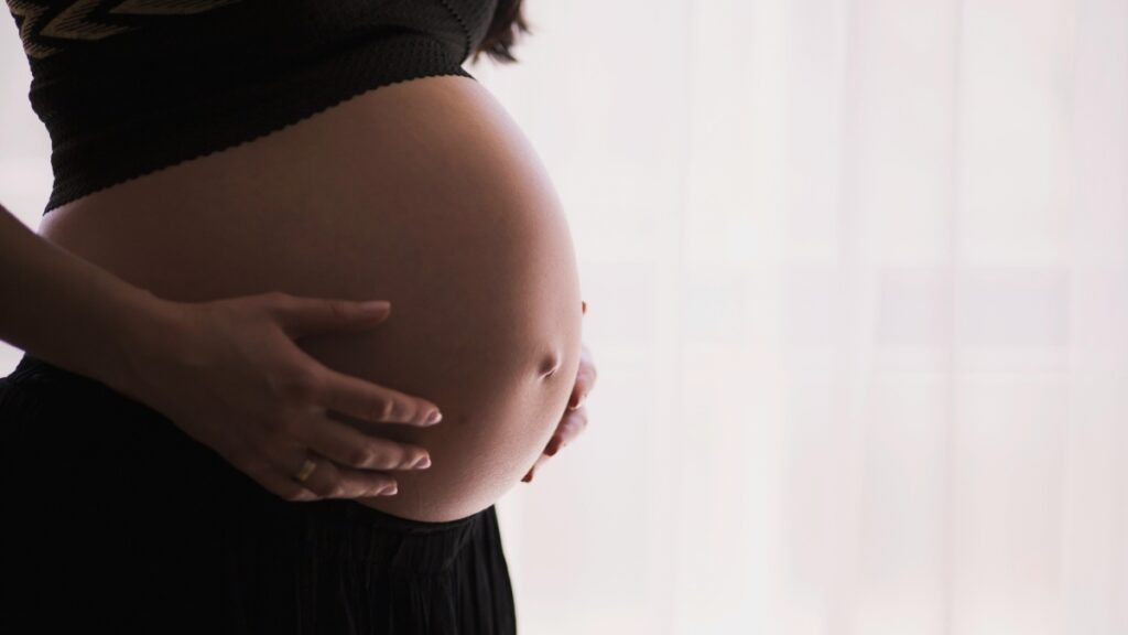 Καλοκαίρι και εγκυμοσύνη: Tips για τις μέλλουσες μαμάδες 