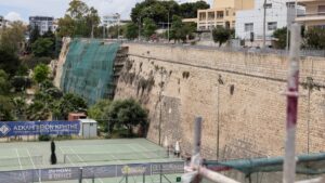 19χρονος έπεσε από τα ενετικά τείχη στο Ηράκλειο – Νοσηλεύεται στη ΜΕΘ με σοβαρά τραύματα