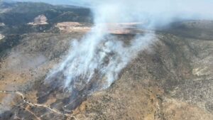 Φωτιά στον Ασπρόπυργό: Eντοπίστηκε από drone επιτήρησης – Ερευνά τα αίτια η Διεύθυνση Αντιμετώπισης Εγκλημάτων Εμπρησμού (Βίντεο)