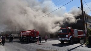 Φωτιά στο Ηράκλειο: Καταστροφές σε δυο επιχειρήσεις και ζημιές σε 4 σπίτια άφησε η πυρκαγιά – Συγκλονίζουν όσα έζησαν οι κάτοικοι (Βίντεο)