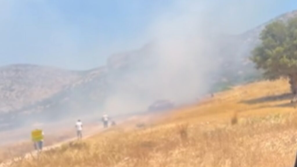 Υπό έλεγχο η φωτιά στον Χάρακα Κερατέας (βίντεο)