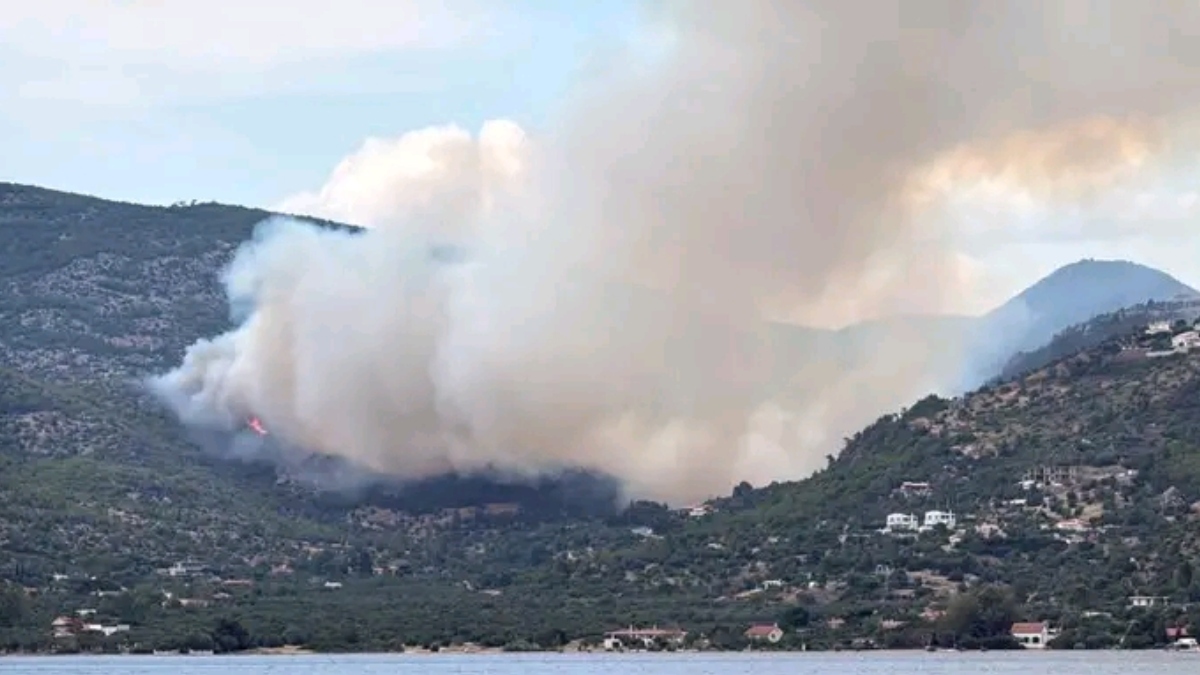 Φωτιά σε δασική έκταση στο Λουτράκι Κορινθίας – Ήχησε το 112 (Βίντεο)