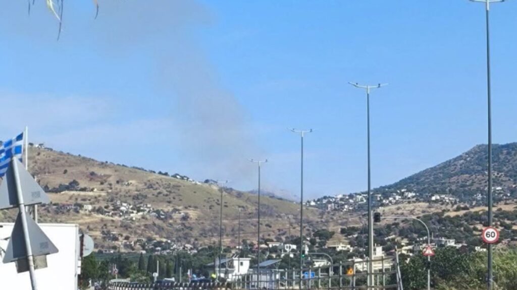 Φωτιά σε αγροτοδασικη έκταση στην Κερατέα – Σηκώθηκαν 2 ελικόπτερα
