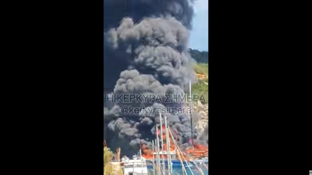 Συναγερμός στους Παξούς: Φωτιά σε τουριστικά σκάφη (βίντεο)