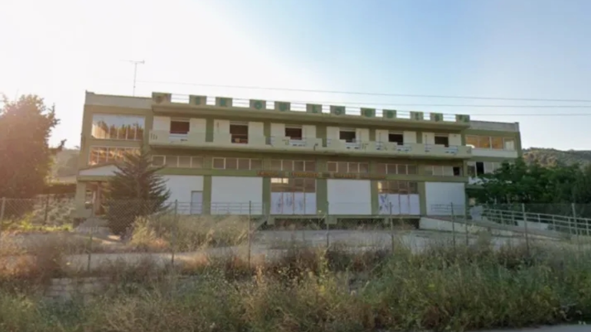 Φωτιά στις αποθήκες «Σκουλούδη» στο Ηράκλειο – Σχεδιάζεται να γίνει στο χώρο δομή μεταναστών