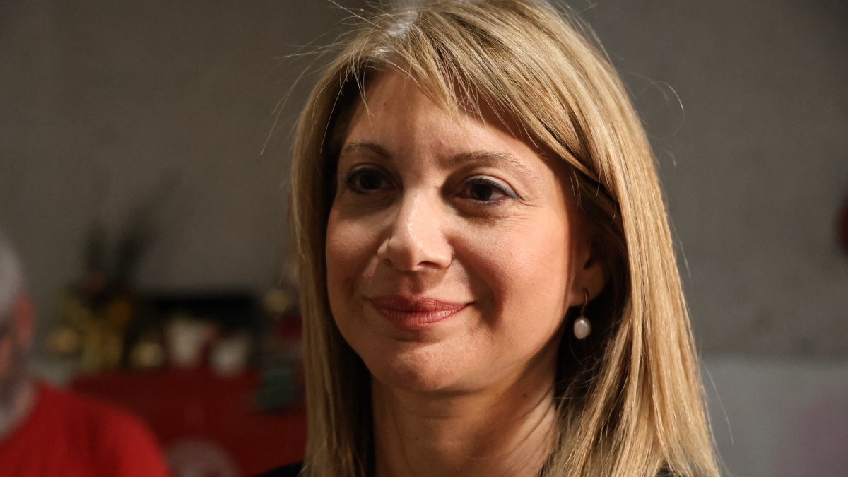 Καρυστιανού: “Ο όρος γυναικοκτονία τοποθετεί τις γυναίκες στις ευάλωτες ομάδες – Λειτουργεί ως φυλετική διάκριση”