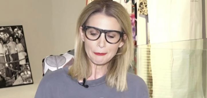 Νίκη Κάρτσωνα: “Λύγισε” για τον θάνατο της μητέρας της – “Κάθε μέρα κλαίω και κάθε βράδυ της ζητάω συγγνώμη”