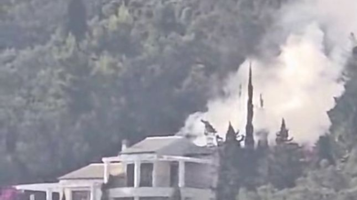 Κέρκυρα: Φωτιά ξέσπασε σε αποθήκη με φωτοβολταϊκά – Σε ετοιμότητα τα αεροσκάφη της Πυροσβεστικής (Εικόνα)