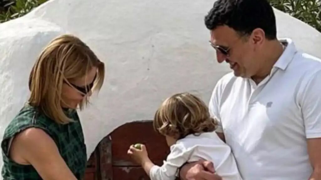 Βασίλης Κικίλιας – Τζένη Μπαλατσινού: Απόδραση στη Σύρο με τον 5χρονο γιο τους