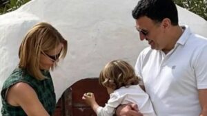 Βασίλης Κικίλιας – Τζένη Μπαλατσινού: Απόδραση στη Σύρο με τον 5χρονο γιο τους