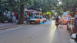Λαμία: Μοτοσικλετιστής στα επείγοντα μετά από σύγκρουση με αγροτικό όχημα