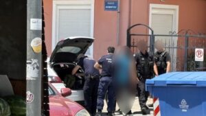 Σοκ στη Λάρισα: Άνδρας βγήκε ολόγυμνος στο κέντρο της πόλης και παρενοχλούσε περαστικούς