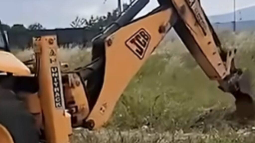 Λάρισα: Με εκσκαφέα έψαξε η ΕΛΑΣ τις χρυσές λίρες στη βίλα των Βιλανάκηδων – Δείτε βίντεο