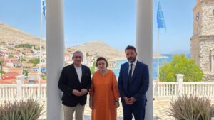 Μενδώνη: «Η αποκατάσταση του πολιτιστικού αποθέματος των νησιών μας ενισχύει την άμυνα της πατρίδας»