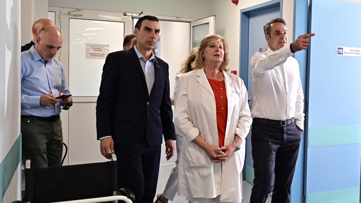 Μητσοτάκης στο κέντρο υγείας Βάρης: Αγωνιζόμαστε για να αναβαθμίζουμε συνέχεια το Εθνικό Σύστημα Υγείας