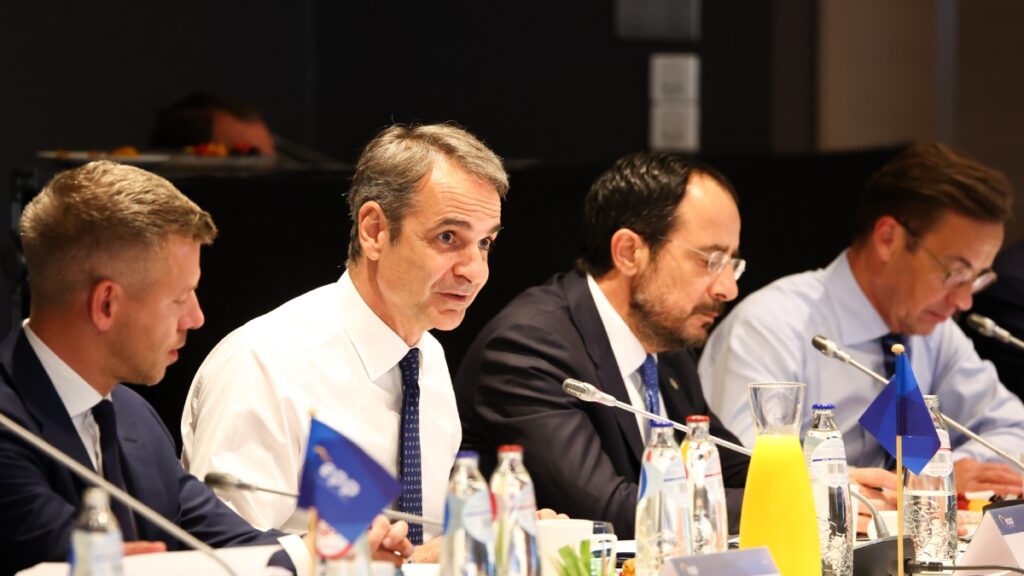 Μητσοτάκης από Βρυξέλλες: «Άμεσα στις αντλίες η μείωση του πετρελαίου – Προτεραιότητα η ελευθερία της ναυσιπλοΐας στα Στενά του Ορμούζ»