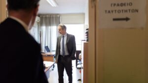 Κυριάκος Μητσοτάκης: Έβγαλε νέα ταυτότητα στο ΑΤ Συντάγματος