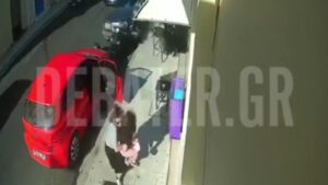 Ναύπακτος: Σοκάρουν οι μαρτυρίες για το τρομερό τροχαίο – “Βγήκα να πάρω το παιδί και είδα το ΙΧ” – “Είχαν άγιο”