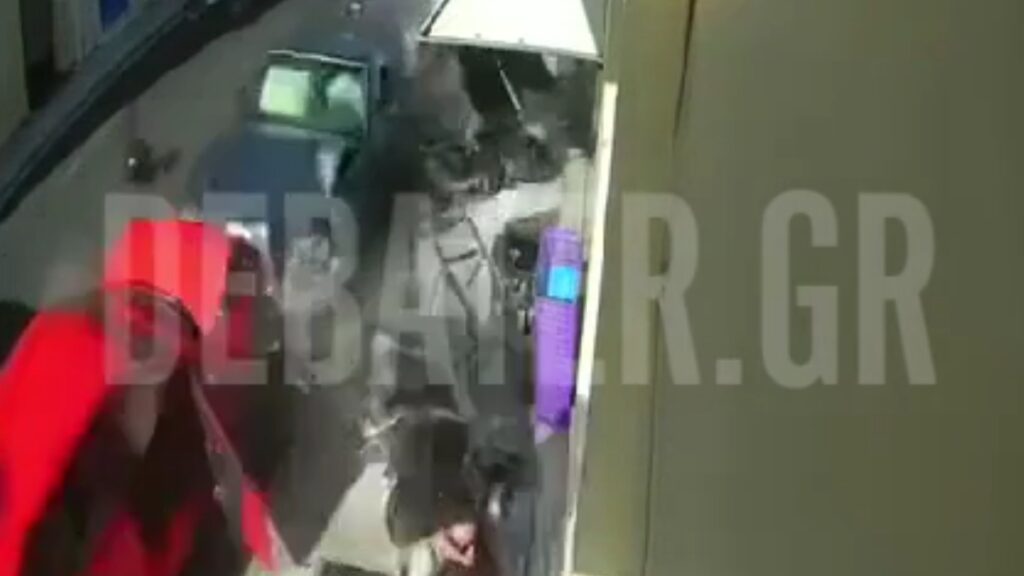 Ναύπακτος: Σοκαριστικά βίντεο ντοκουμέντα του DEBATER από το τροχαίο – Από θαύμα σώθηκαν μητέρα με παιδί