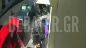 Ναύπακτος: Σοκαριστικά βίντεο ντοκουμέντα του DEBATER από το τροχαίο – Από θαύμα σώθηκαν μητέρα με παιδί