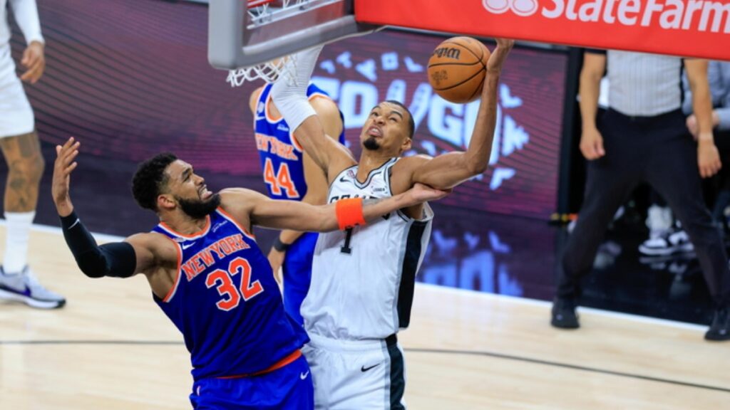 NBA: Οι Νικς κέρδισαν τους Σπερς με 105 – 104 κι έκαναν το 2-0 μέσα στο Σαν Αντόνιο
