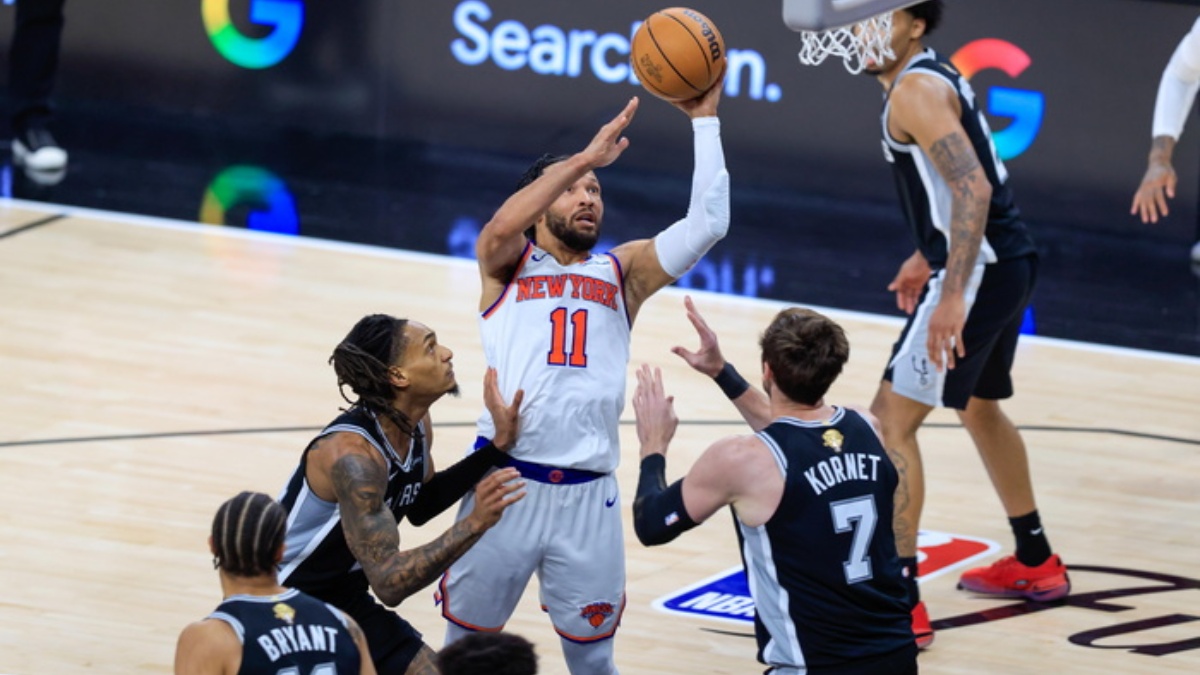 NBA: Ανατροπή από το -14 και 1-0 για τους Νικς στην σειρά των τελικών με τους Σπερς