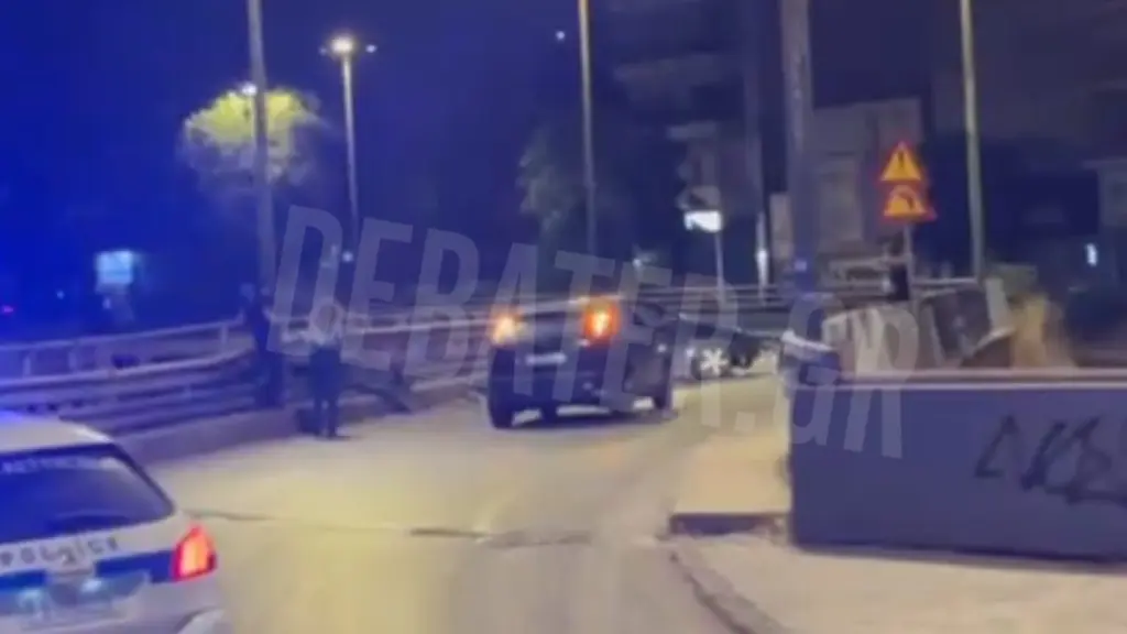 Τροχαίο τα ξημερώματα επί της Καλλιρόης – ΙΧ εξετράπη της πορείας του, δείτε το βίντεο