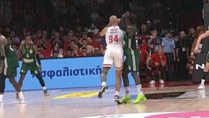Καρέ καρέ το φάουλ που καταλογίστηκε στον Ναν πάνω στον Φουρνιέ και έφερε την έκρηξη του Παναθηναϊκού (Βίντεο)