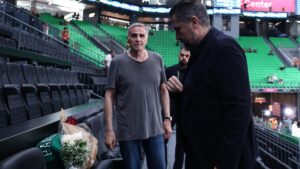 Παναθηναϊκός – Ολυμπιακός: Τίμησαν τη μνήμη του Παύλου Γιαννακόπουλου οι Πειραιώτες (Φωτογραφίες)