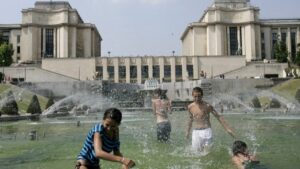 Νέο κύμα καύσωνα σαρώνει την Ευρώπη: Γαλλία, Ιταλία και Ισπανία αντιμέτωπες με σαραντάρια και ακραία ζέστη