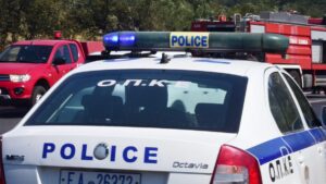 Μάνδρα: Λήστεψαν κατάστημα τυχερών παιχνιδιών με… αμορτισέρ αυτοκινήτου
