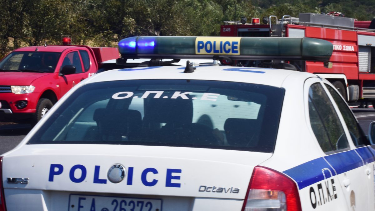 Μάνδρα: Λήστεψαν κατάστημα τυχερών παιχνιδιών με… αμορτισέρ αυτοκινήτου