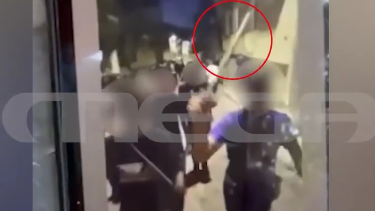 Τρόμος στο Περιστέρι: Μέλη συμμορίας ανηλίκων κυκλοφορούσαν με ρόπαλα και μαχαίρια και απειλούσαν παιδιά (βίντεο)