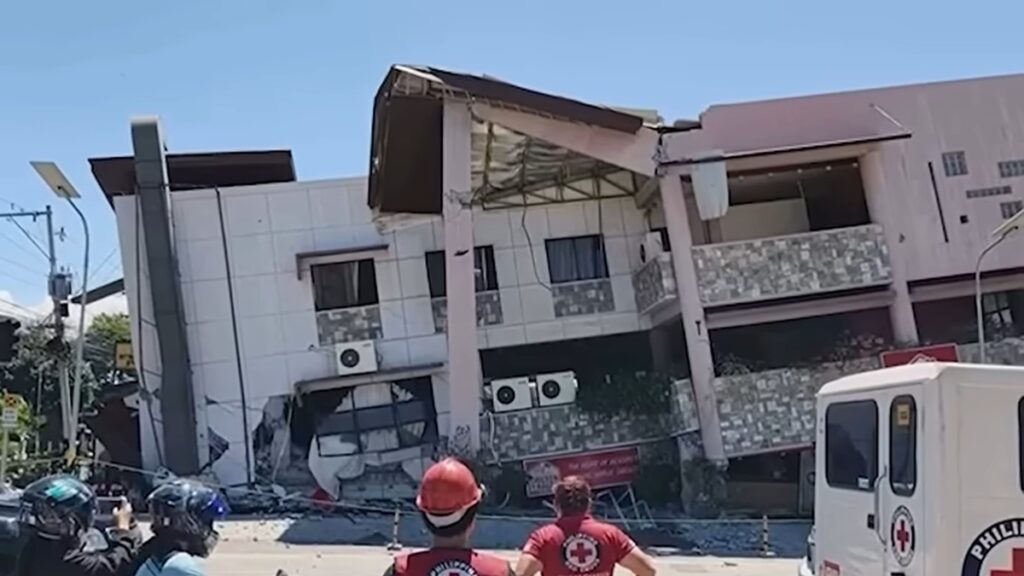 Σεισμός στις Φιλιππίνες: Τουλάχιστον 46 νεκροί – Συνεχίζουν να αναζητούν αγνοούμενους στα συντρίμμια (βίντεο)