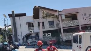 Σεισμός στις Φιλιππίνες: Τουλάχιστον 46 νεκροί – Συνεχίζουν να αναζητούν αγνοούμενους στα συντρίμμια (βίντεο)