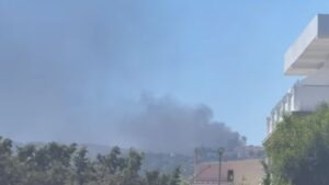 Φωτιά στην Ρόδο – Καίει κοντά σε λατομείο