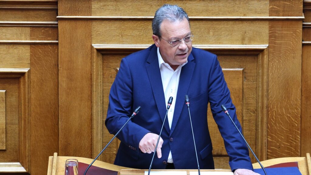Φάμελλος: «Το Σύνταγμα να υπηρετεί την κοινωνία, όχι την κυβέρνηση και τις ελίτ»