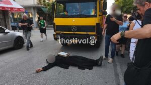 Θεσσαλονίκη: Ρασοφόρος ξάπλωσε στον δρόμο για να σταματήσει το Thessaloniki Pride