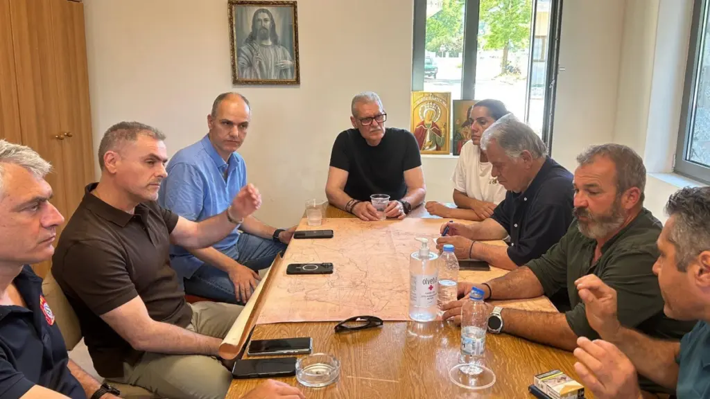 Αυτοψία Τουρνά στην Εύβοια μετά από τις σεισμικές δονήσεις – «Από αύριο ξεκινούν οι έλεγχοι στις πληγείσες κατοικίες»