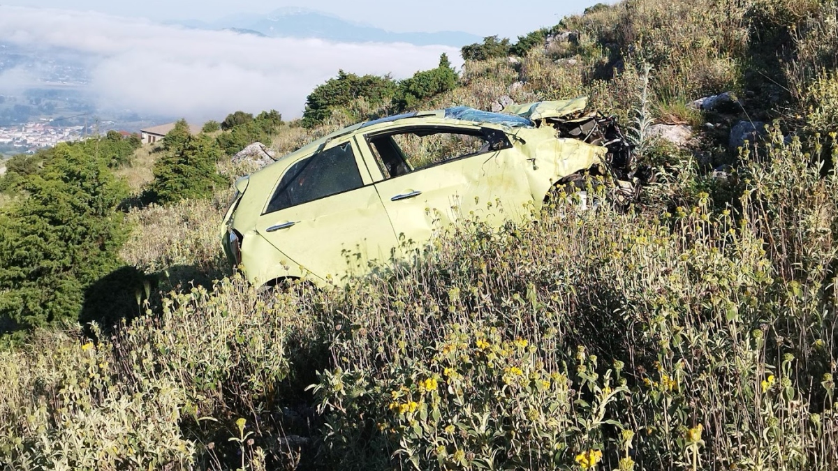 Ιωάννινα: 21χρονος έπεσε με το όχημά του σε γκρεμό βάθους 20 μέτρων στις Λιγκιάδες