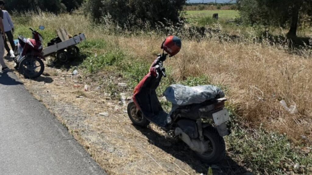 Ηράκλειο: Απίστευτο τροχαίο με μηχανή που έπεσε πάνω σε σταματημένο δίκυκλο με καρότσα