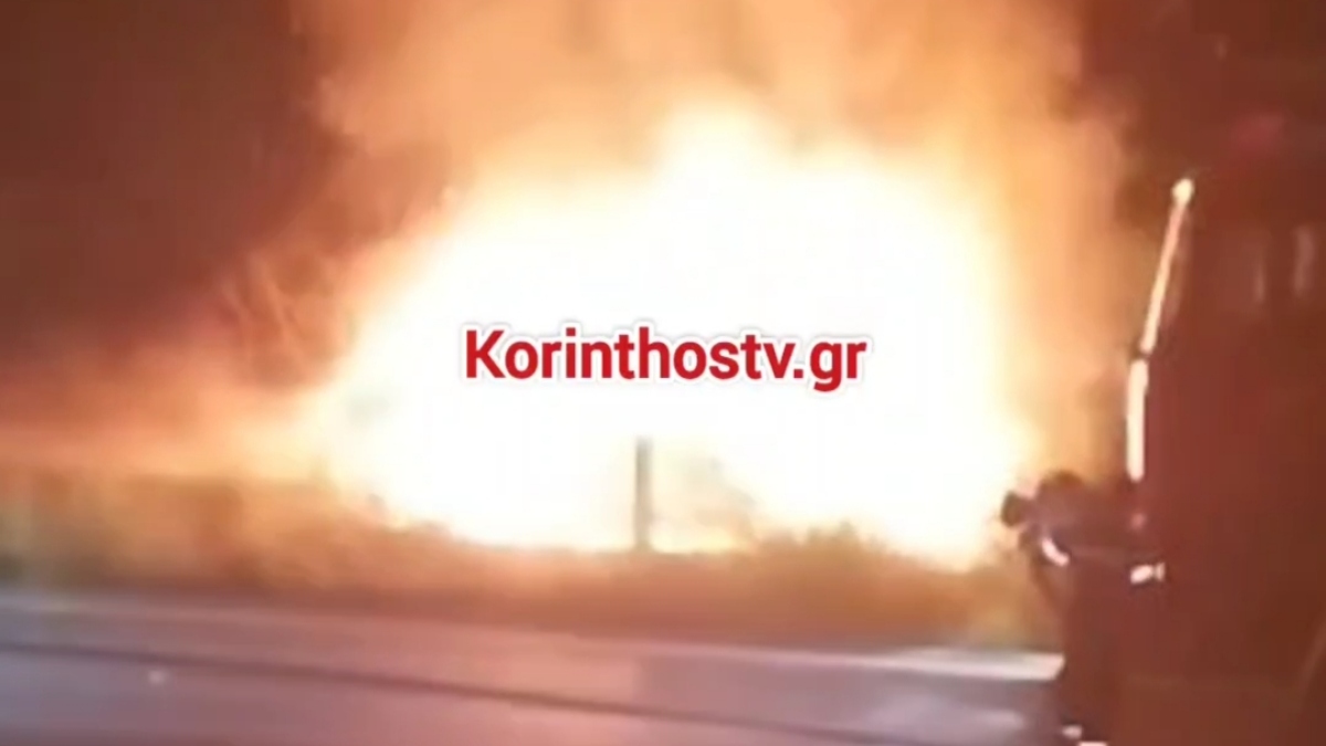 Κορινθία: Αυτοκίνητο ανατράπηκε και τυλίχθηκε στις φλόγες – Απεγκλωβίστηκαν μόνες τους οι δύο νεαρές επιβάτιδες (βίντεο)