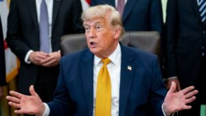 Washington Post: Ο Τραμπ υιοθετεί την συμφωνία Ομπάμα για τα πυρηνικά την οποία είχε χαρακτηρίσει “σκουπίδια”
