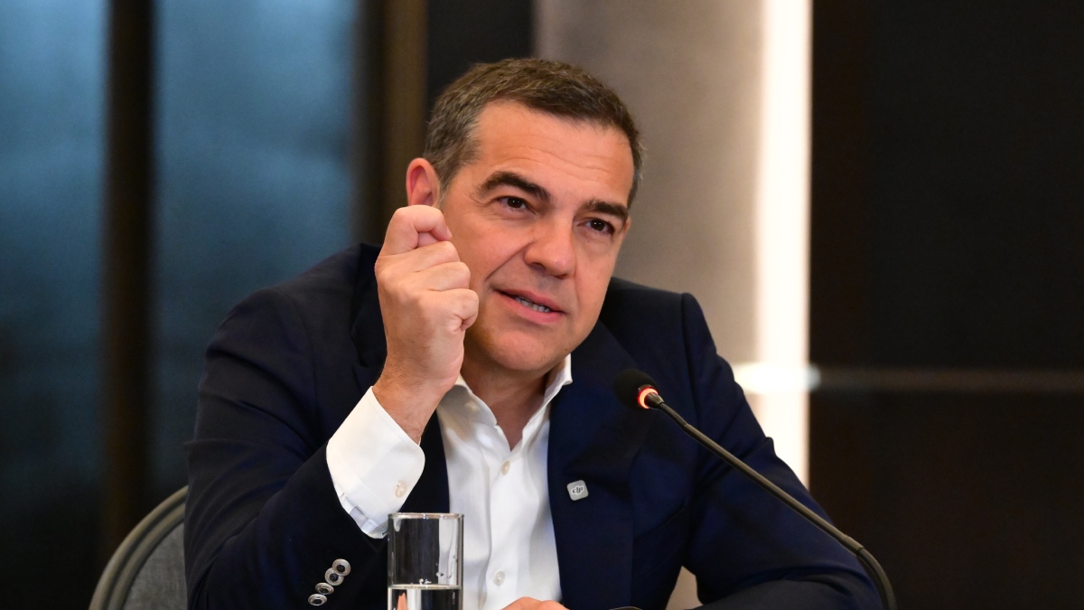 Τσίπρας στους τομεάρχες της ΕΛΑΣ: “Αναλάβατε μία σοβαρή ευθύνη, μην πατάμε τις πεπονόφλουδες που μας στήνουν”