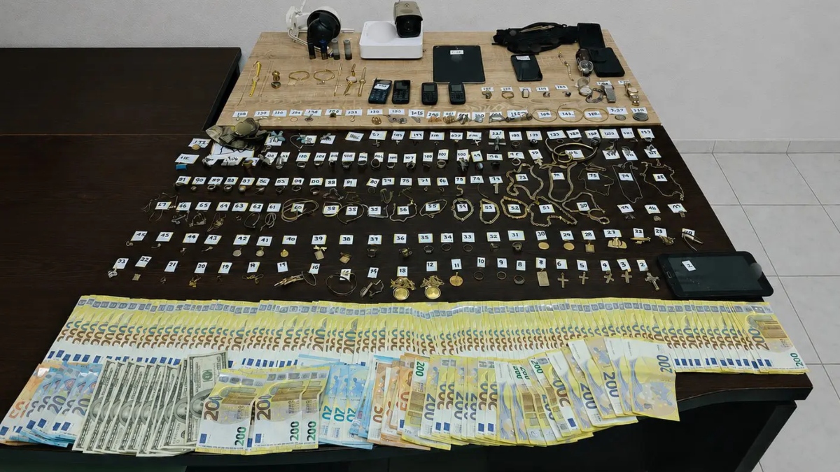 Ζεφύρι: Χειροπέδες σε δύο άτομα για εξαπάτηση και κλοπή – Είχαν εγκαταστήσει κάμερες για προστασία