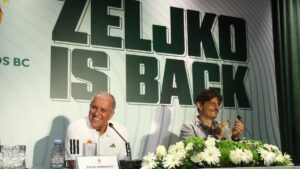 Παρουσίαση Ομπράντοβιτς: Το… σαρδάμ του μεταφραστή που προκάλεσε αμηχανία και γέλιο (βίντεο)