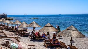 Καιρός σήμερα: Ο Ιούλιος κάνει “ποδαρικό” με 38άρια – Πού θα εκδηλωθούν τοπικές βροχές