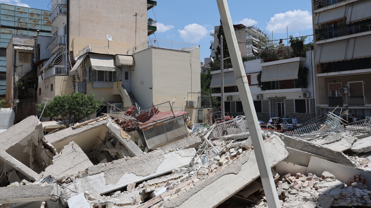 Κατάρρευση πολυκατοικίας στα Πετράλωνα: Σχεδίαζαν εκσκαφή 4 μέτρων για υπόγειο πάρκινγκ στην υπό ανέγερση οικοδομή