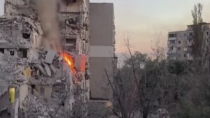 Χάος στο Κίεβο: Φονικά ρωσικά πλήγματα σε κατοικημένες περιοχές – Τουλάχιστον 13 νεκροί (βίντεο)