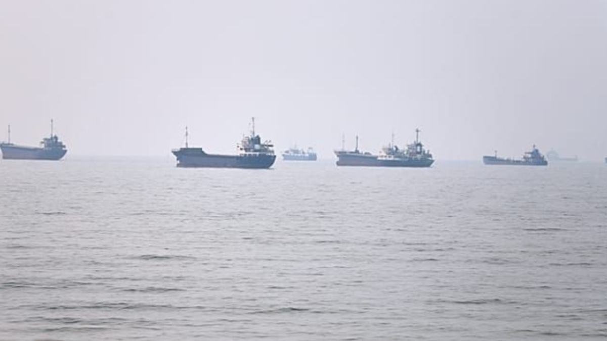 Νέα κλιμάκωση στα Στενά του Ορμούζ: Οι ΗΠΑ λένε ότι το Ιράν χτύπησε δύο εμπορικά πλοία